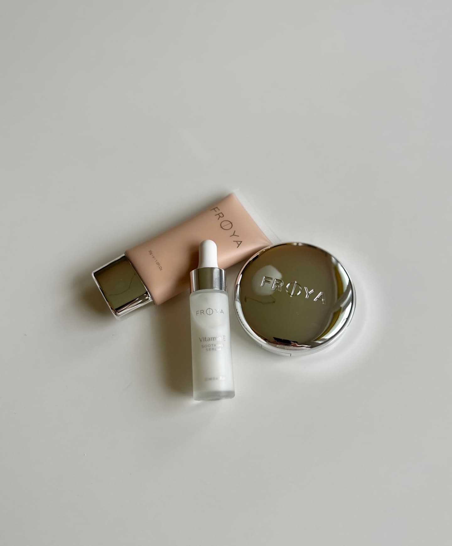 Frøya skincare flatlay